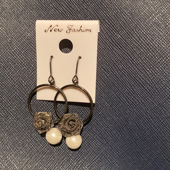 Flower Dangle Earrings - Picture 1 of 2